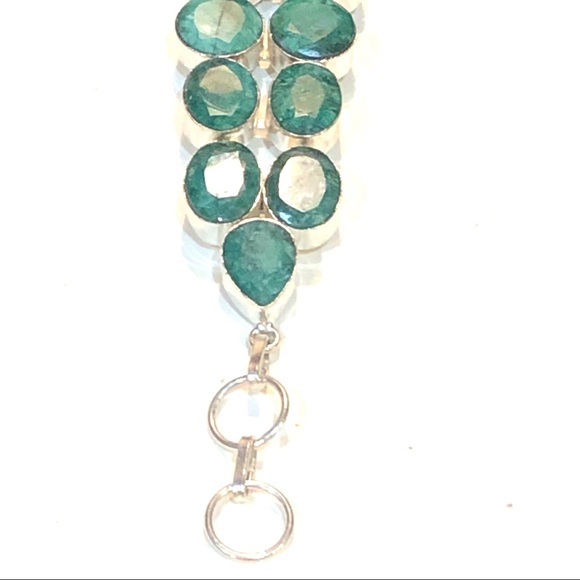 Gorgeous Emerald Quartz Bracelet set in Silver - Picture 4 of 5